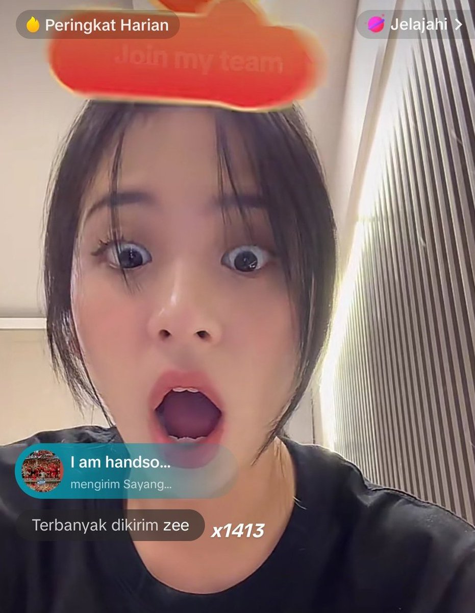 ZeeMotionID's tweet photo. Momen - momen @_zeeasadel ngelive tiktok semalam yang berhasil diabadikan. 📸

Dijamin bikin kamu ngesave bahkan dijadiin wallpaper. 🫠

a thread 👇🏻 https://t.co/qkXaQpFGyF