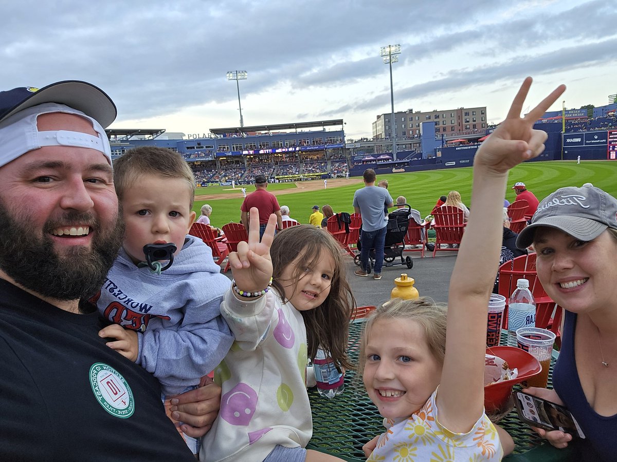 Brandon4Johnson's tweet photo. Finally got to meet the boys and had a beautiful family day #76degrees #NutTown @Section10Pod @WooSox @jake_yasi @ColeyMick @Steve_Perrault @Jared_Carrabis @tylermilliken_ Tyler and Coley we need a pic on the 9th https://t.co/EFbEzIjREM