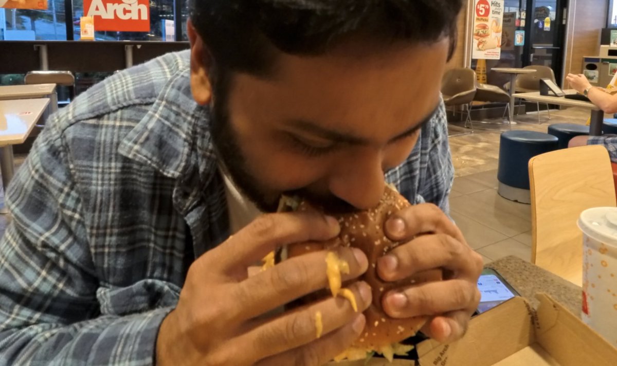 .<a href="/abbydealer/">Abdiel 🐝☕️</a> eats a burger. Coming soon to the vlog.