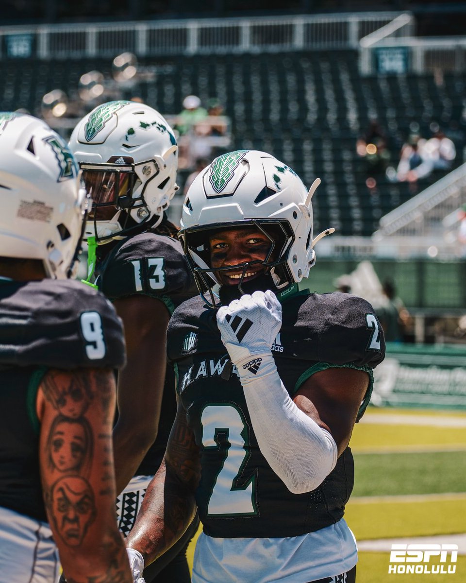ESPNHonolulu's tweet photo. Bruins Beware! LET'S GO BOWS

#HawaiiFB #HawaiivsUCLA #ESPNhonolulu https://t.co/9DswqtCyoH