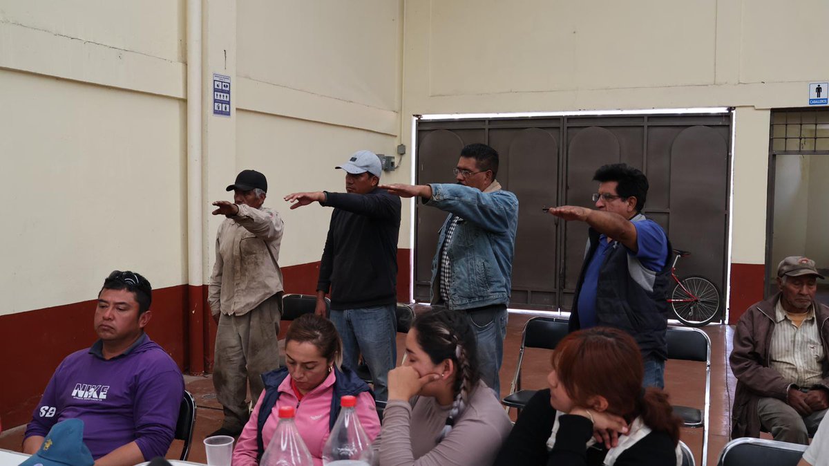 maxcorreah's tweet photo. 🌱 | ¡Equipo, bienestar, tierra y justicia, son los principios de nuestra @ccc_mx!
➡️ El día de hoy sostuvimos los trabajos organizativos en la #RegionVolcanes para avanzar en la regeneración de la vida de nuestros camaradas #GuardianesDelBosque.
#MaxCorrea #DiputadoLocal https://t.co/7rOsH7jkbf