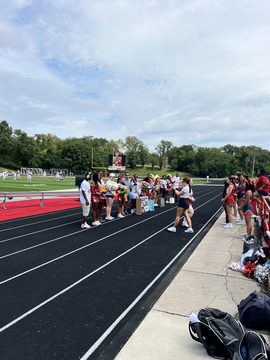 AltonAthletics's tweet photo. Some images from today’s Senior Day. Thank you Redbird Seniors and Parents. #REDBIRDPRIDE @AHS_Redbirds https://t.co/tg2KMvfnIa