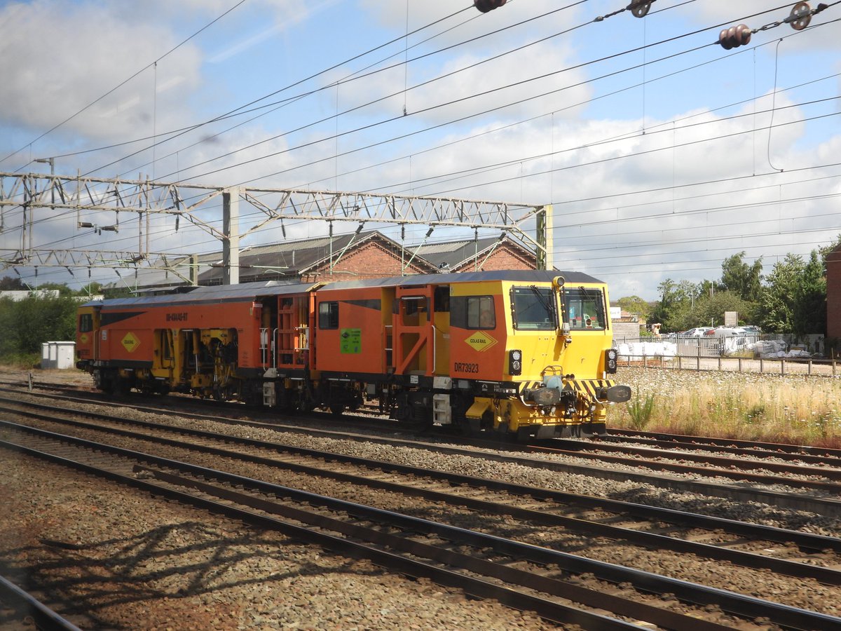 DanSpotter86's tweet image. TAMPER WITH THAT!!!

Here's a shot of Colas Rais Tamer attack Machine DR73923 sitting in the Layby at Stafford Stafford n August 9th 2024. #Colasrail #Trackmachine #tampervehicle #Stafford #WCML