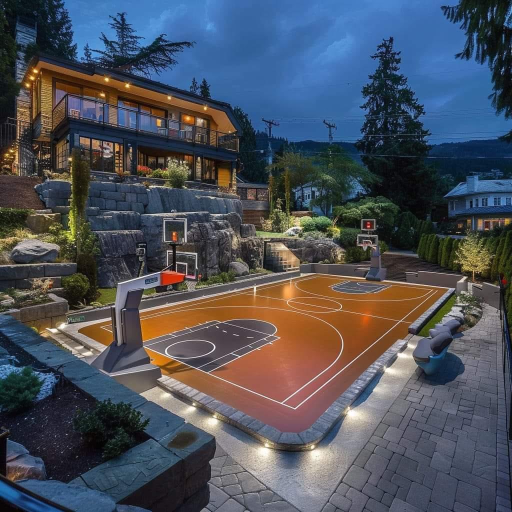 Hoopss's tweet photo. Dream House at night 🏀✨ https://t.co/4BzBE2owxZ