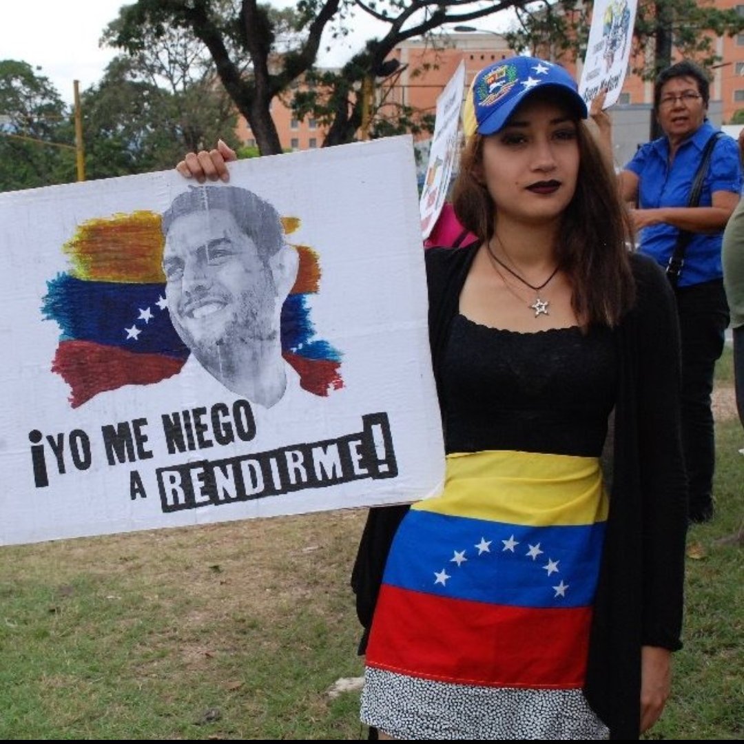 JunyDoble's tweet photo. Está foto sigue más vigente que nunca.... https://t.co/JGYFmCg5eA