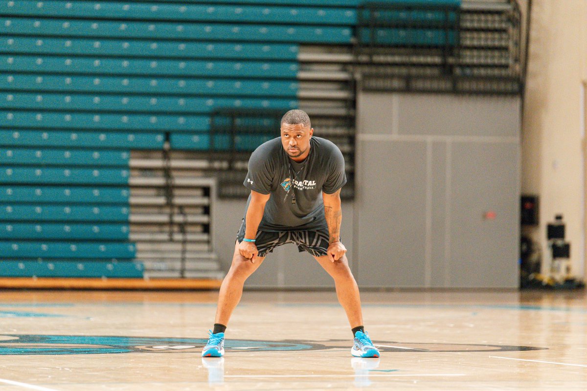 Coastal Men's Basketball tweet media