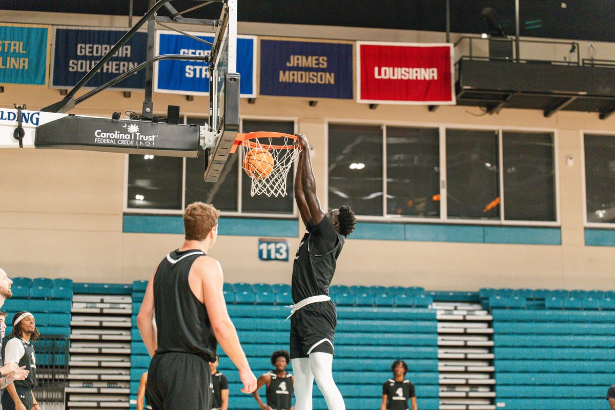 Coastal Men's Basketball tweet media