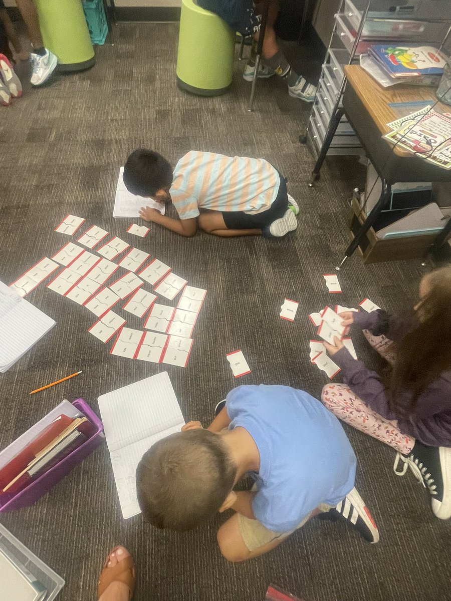 Look at these third grader’s working together during word work!! @humbleisd_ege