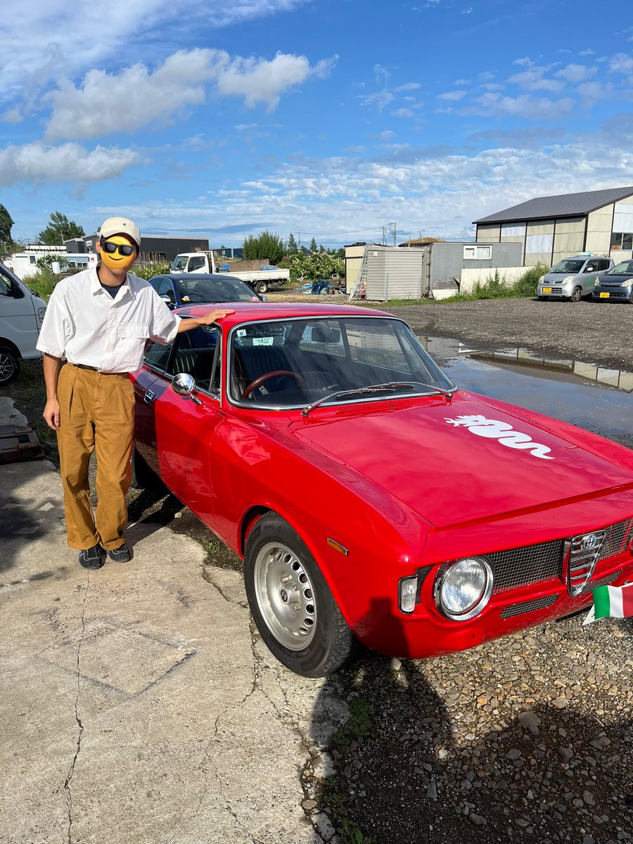 納車直後に主治医に撮って頂いた1枚

帰りのコンビニで普段全然経験しないおじさまに声をかけられると言う事象

クルマの話から服装の話に、、
「唐沢寿明意識したのかい？」と言う質問に対してポカンとしてしまったんだけれど、
あとで調べたら筋金入りのマニアだそうな

全くそんなつもりなかった😅