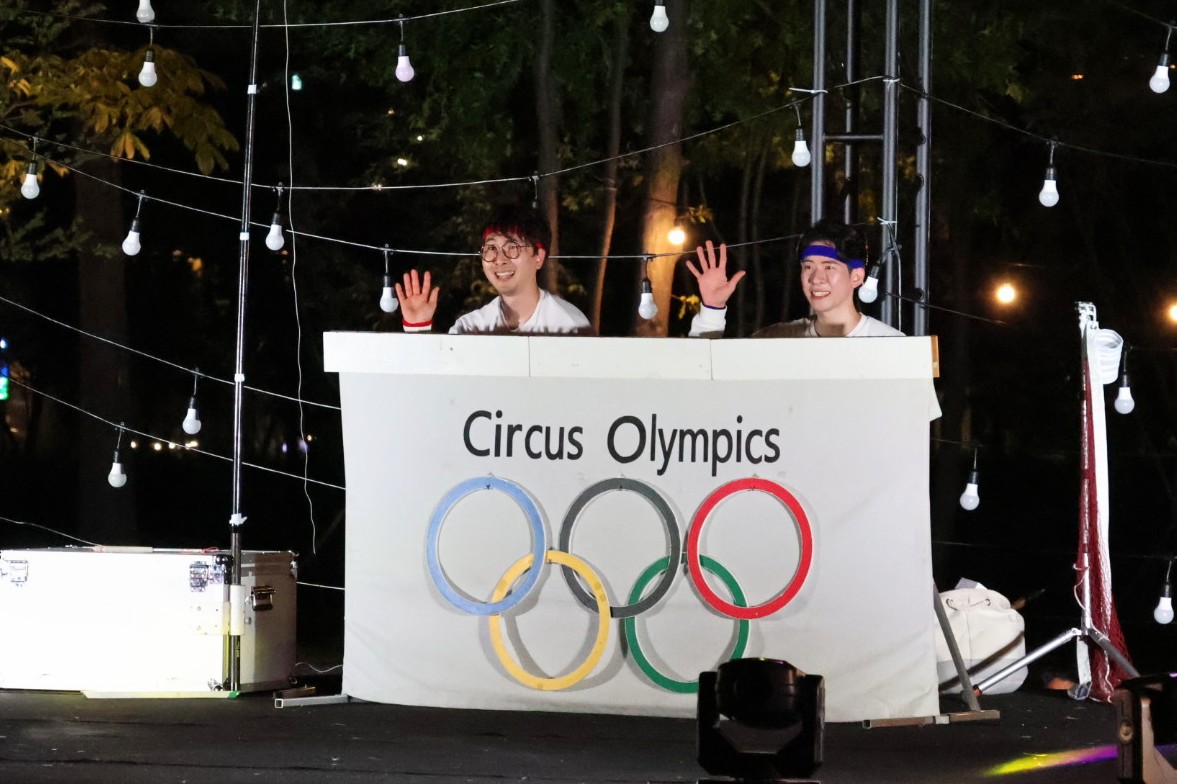 pri_plus's tweet photo. 2024.08.31 ソウル植物園
日本からidio2とともに沢山ファンが来ているからと途中日本語で挨拶してくれたジュンディアさん。それを聞いて思わず감사합니다と呟いちゃった。
静岡で観たソロの時とはイメージが全然違う서커스디랩。面白かった!また静岡で会えるのを楽しみに♪
#서커스디랩
#CIRCUSDAY https://t.co/d5NBQs98yt