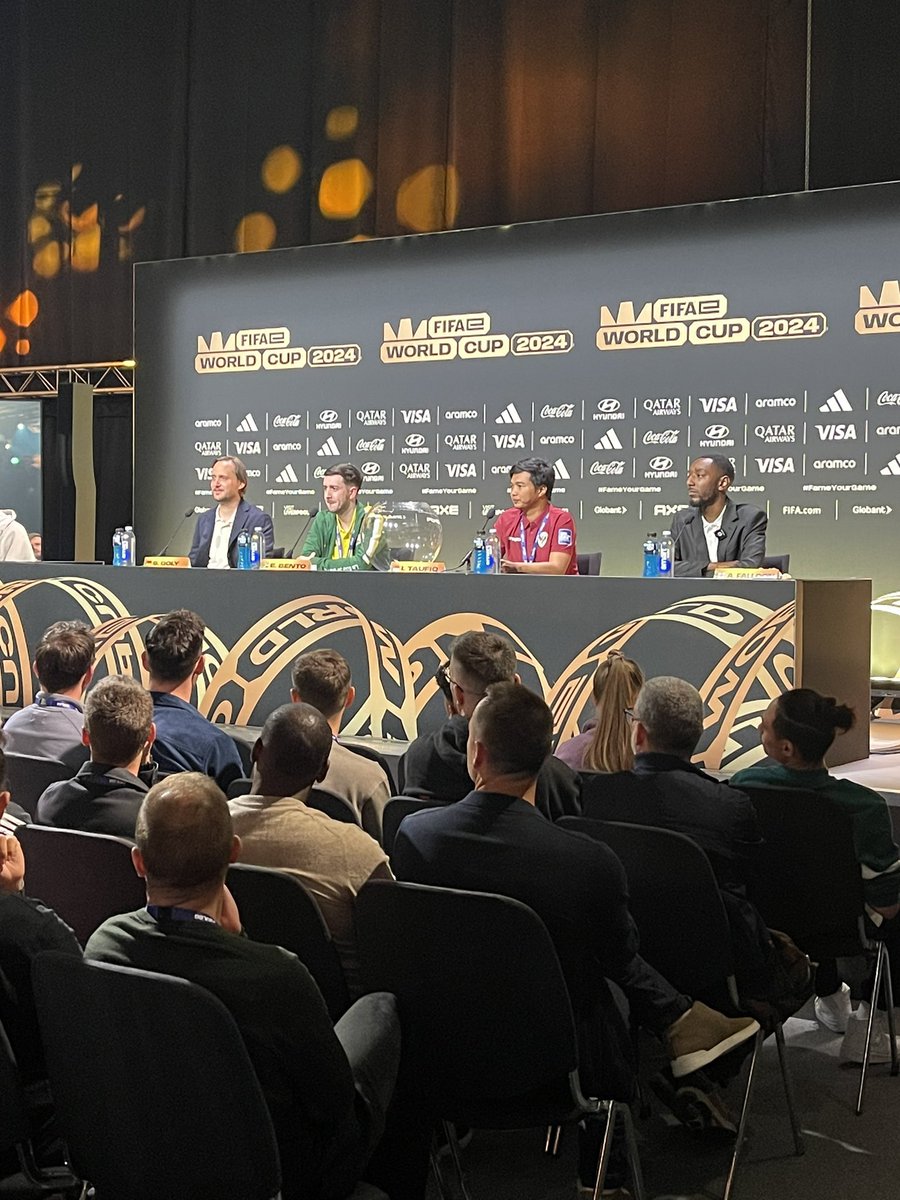 idextratime's tweet image. 📸 4 negara yang lolos dari babak grup Piala Dunia Football Manager 2024:

• Jerman 🇩🇪
• Afrika Selatan 🇿🇦
• INDONESIA 🇮🇩🤩
• Inggris 🏴󠁧󠁢󠁥󠁮󠁧󠁿

Semi-Final &amp;amp; Final akan diadakan hari ini mulai pukul 21.00 WIB! 🔥🥶