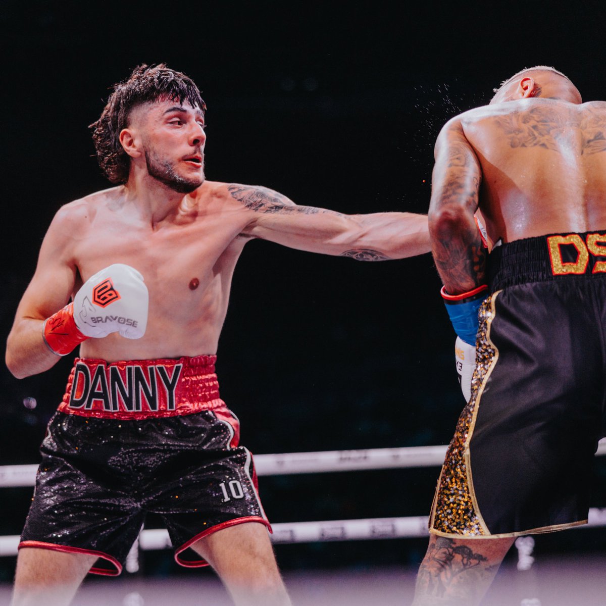 DannyAarons's tweet photo. IM UNDEFEATED!!! Jokes aside that was the best experience of my life, thank you so much to everyone that came and supported or watched the PPV, you’re the reason I get to do crazy things like this.

Nothing but respect to Danny Simpson, stepped in on 5 weeks notice and was nothing but respectful towards me and my team, it was an honour to fight him 🙏