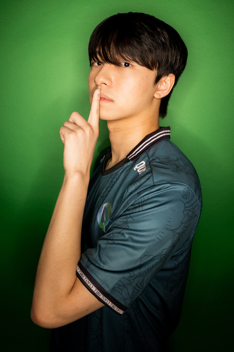 The pentas by <a href="/alwaysplanahea1/">APA</a> on Corki and <a href="/midQuad/">Quad</a> on Zeri marks the 2nd series in #LCS history with multiple pentas, and the 7th series in major region history!