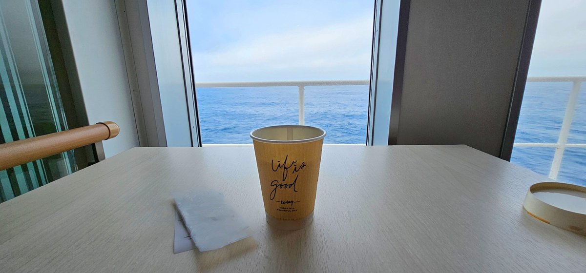 yama31183's tweet photo. こんなにも楽しい旅なのに、いつかセピア色のおぼろげな記憶になってしまうのが切ない。
できるのは、精一杯記憶と記録に刻むことのみ。
今日が、この旅が、美しいものであったことを一生忘れませんように、と。
#さんふらわあ
#TODAYISABEAUTIFULDAY https://t.co/XUUx07D4KG
