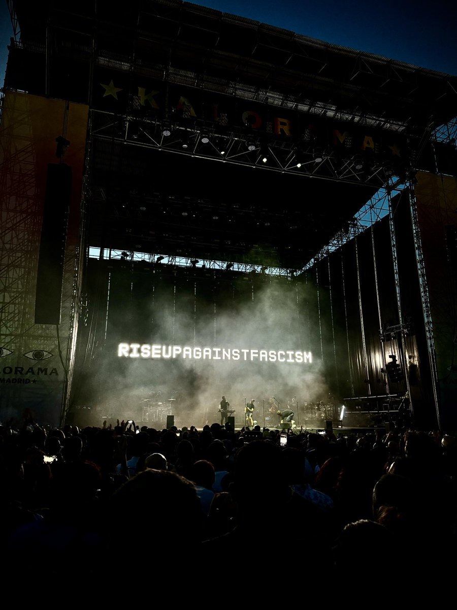 tomas_mcnulty's tweet photo. Inolvidable el bolazo de Massive Attack en Kalorama 🇵🇸 Rise Up Against Fascism ✊ https://t.co/5icaNm7WaP