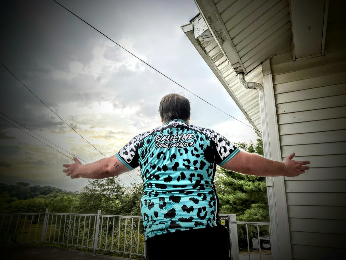 SkiiLyne's tweet image. Got my jersey in today from @SoarDogg and got some pics immediately. Now I’m looking like a leopard @WhiteLeopardGG 

Edits done by @Its_Arsyn