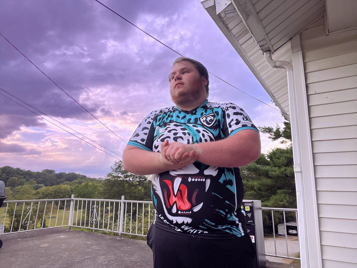 SkiiLyne's tweet image. Got my jersey in today from @SoarDogg and got some pics immediately. Now I’m looking like a leopard @WhiteLeopardGG 

Edits done by @Its_Arsyn