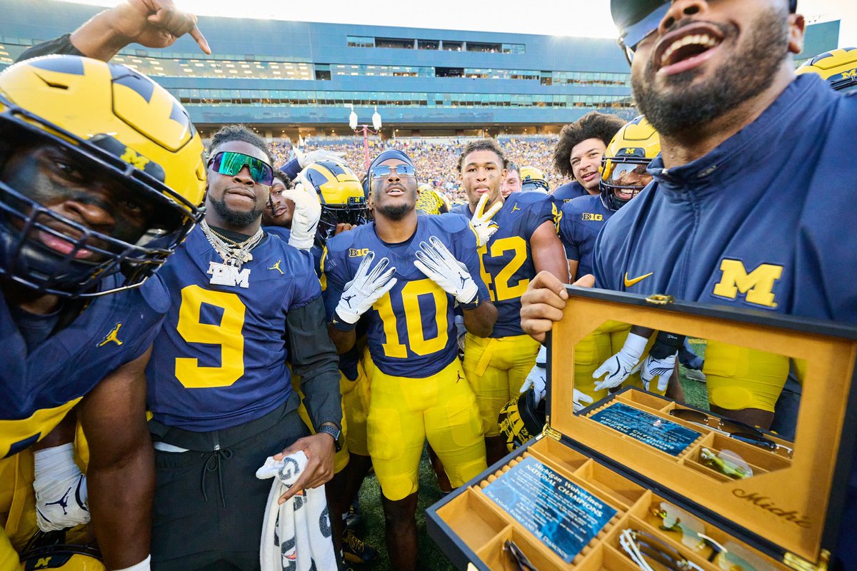 UMichFootball's tweet photo. Broke out the Buffs early! 😎 https://t.co/T7C7CG9NIp