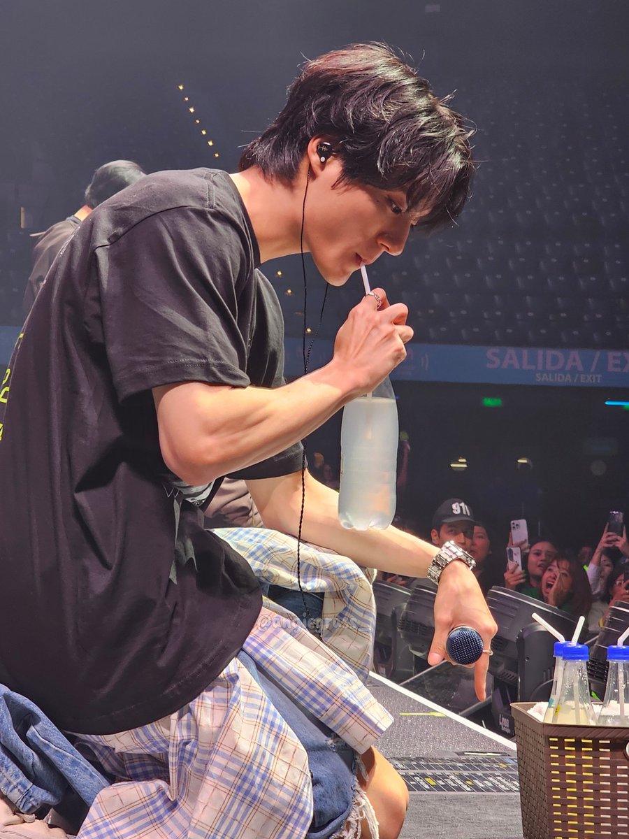 Qué le dieron a Jeno de tomar JAJAJAJA MIREN SU CARA 😭

#NCTDREAM_THEDREAMSHOW3 #NCTDREAMinColombia #TDS3inColombia #TDS3inBogota