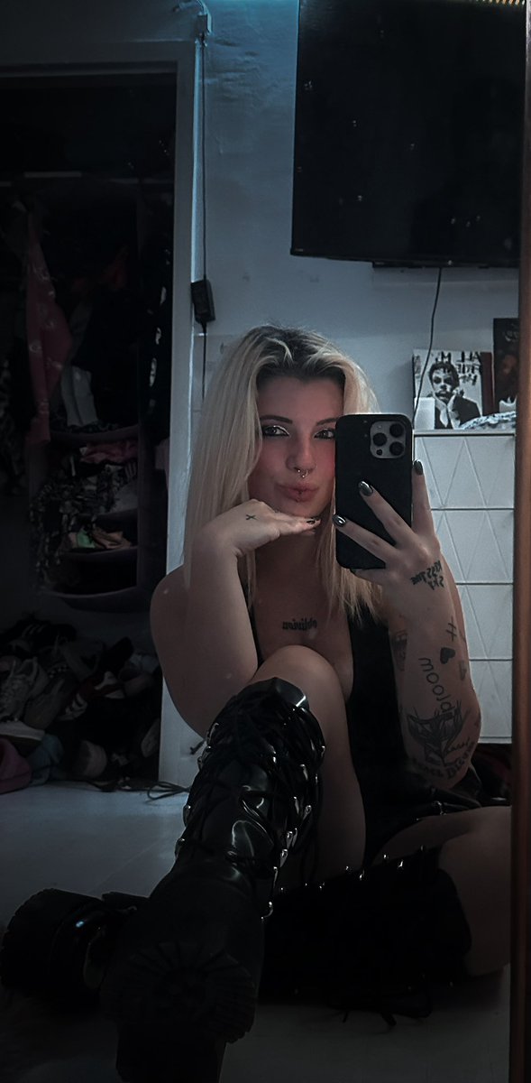 LUCKYLUCKYLEITH's tweet image. POOR ME, POOR YOU, MAYBE ONE MORE DRINK OR TWO 
🎉🎉🎉🎉🎉🎉🎉🎉🎉
21!!!!!!!!!