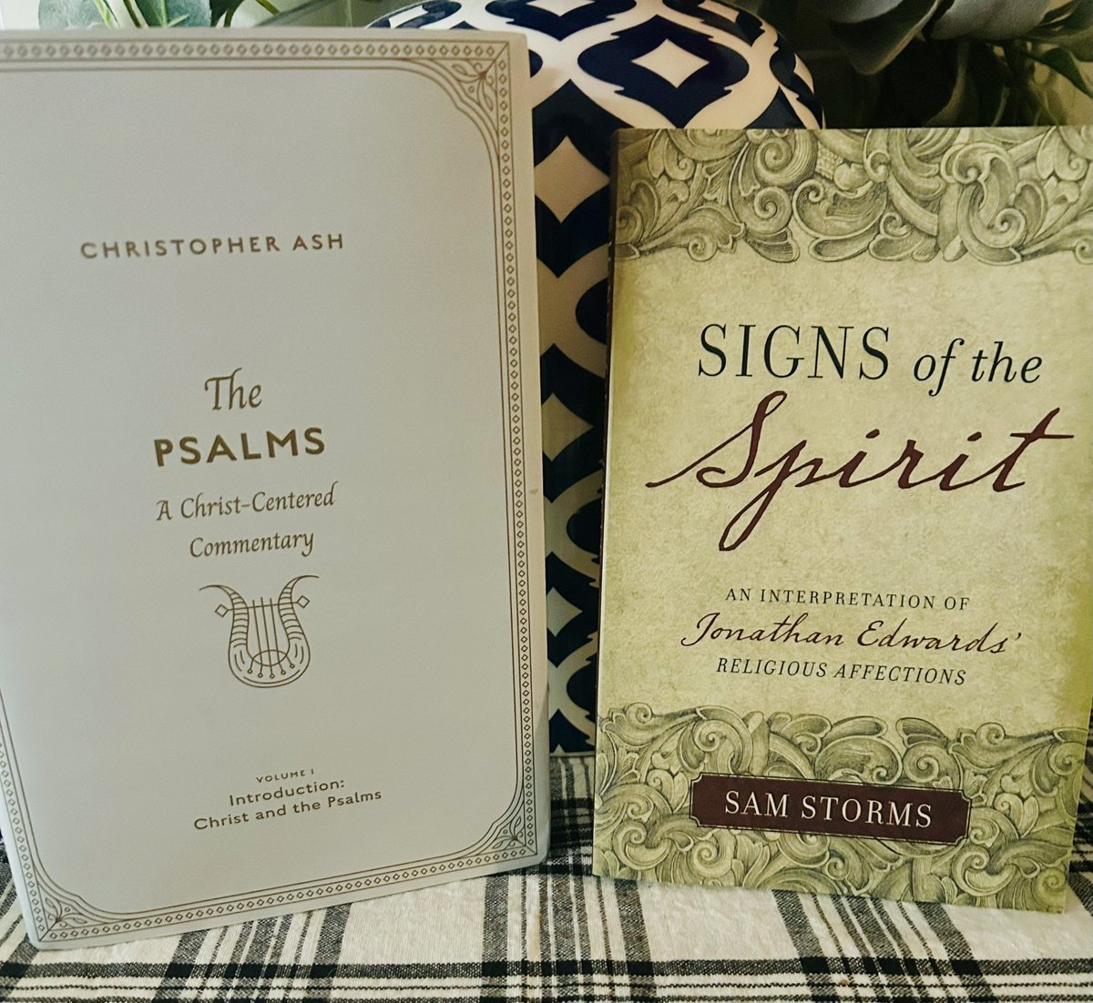 quartus_23's tweet image. Christ in the Psalms AND Sam Storms!?!?! What a #bookdrop!! Thanks @tmansinho @ReviewApostolic