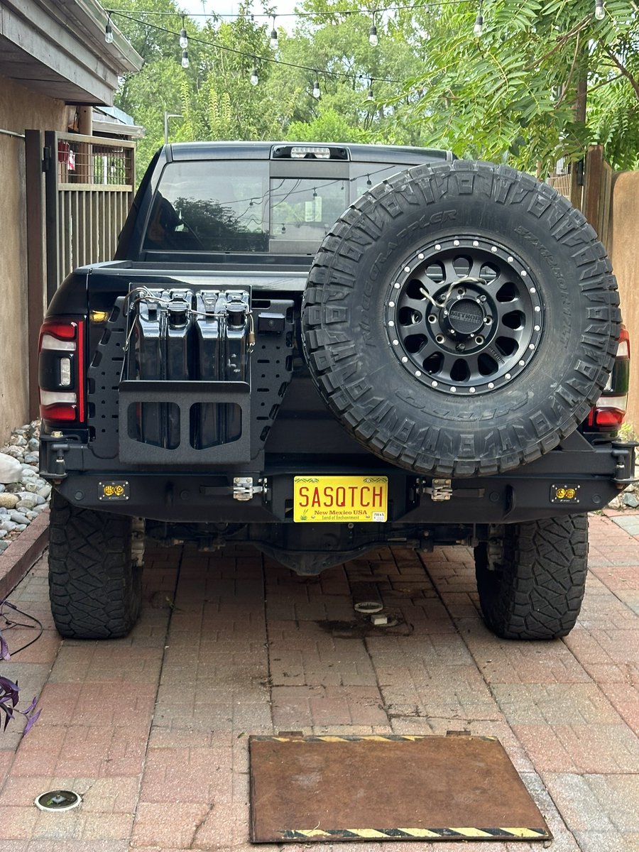 I wanna see <a href="/lilsasquatch66/">Lil Sasquatch</a> pull up in this to his comedy shows.