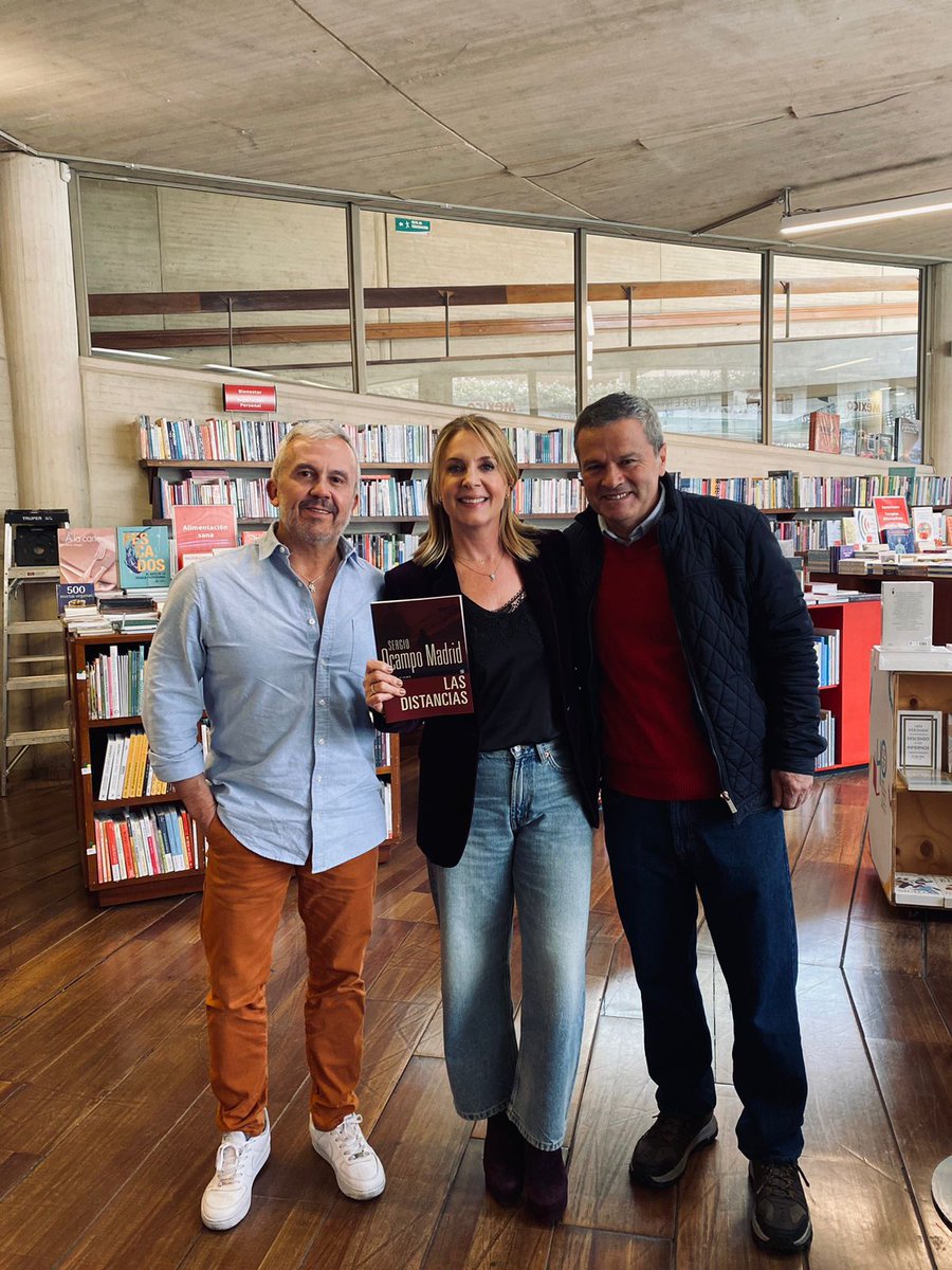 AlfonsoGalanC's tweet image. Un día imborrable en la memoria de Las Distancias, la risa y las  lágrimas hicieron parte. Gratitud por siempre a los asistentes. A María Elvira y a Sergio por su impecable presentación y respeto en la memoria de Luis Carlos Galán, mi padre. @MariaeArango @ocamposer @FCEColombia