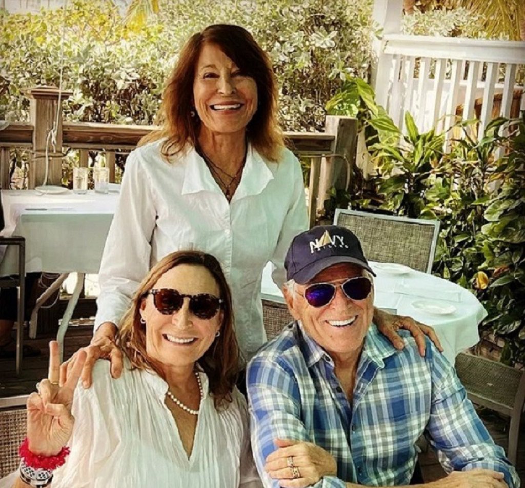 DailyBuffettX's tweet image. The story goes that, as the time drew near, Jimmy’s sister Lucy got close for a few final words.

Jimmy wasn’t interested in tears or sadness. His last words to his sister were simply:

“Have Fun.”

And that’s what we’ll try to keep doing, to have fun and Keep The Party Going