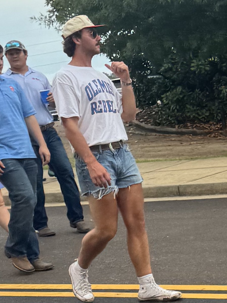 ToddIrwing's tweet image. Please shrink the game.