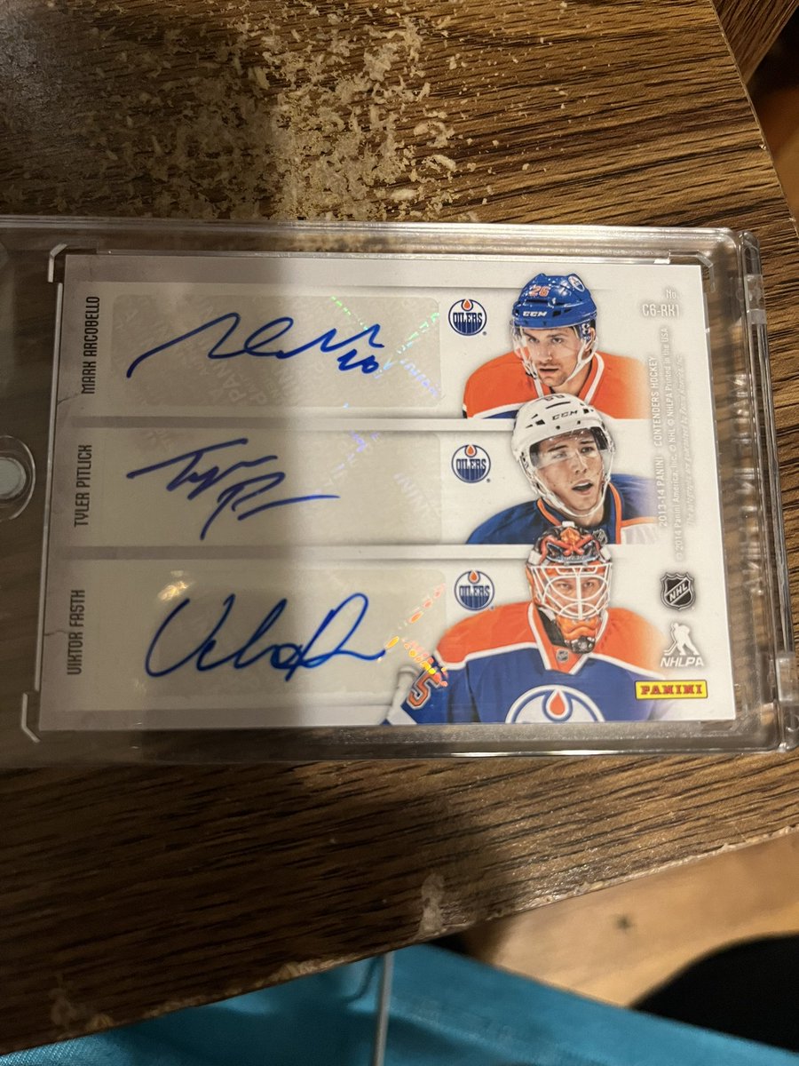 Redheat15's tweet photo. Next giveaway! This one is pretty sick! A 6 way autographed card featuring the Oilers on one side and the Canucks on the other side! Winner announced on Sept 2, Labor Day! Like, comment and share! https://t.co/kVbacIH15g