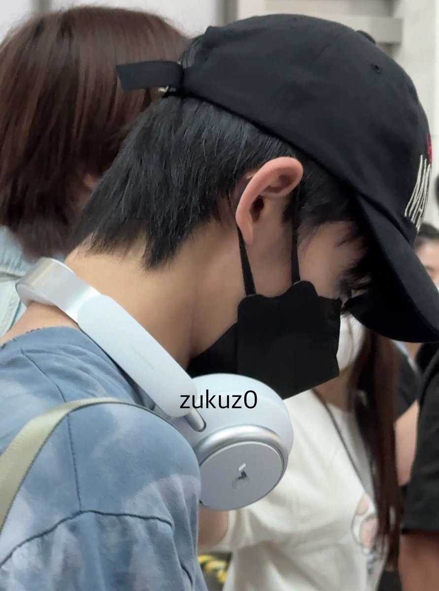 zukuz0's tweet photo. 240901 ICN #JO

죠둥이 한국와서 헤드폰 바뀐건가... https://t.co/z4Y2M63Ni8