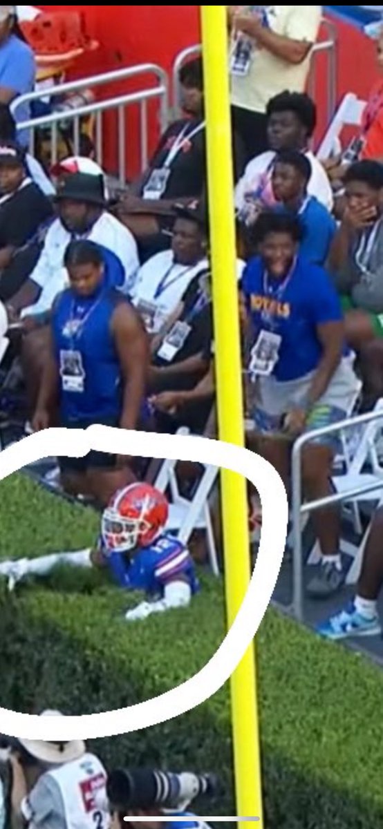 WoahDerrrDro's tweet photo. Dawg look at the recruits 😂😂😂 https://t.co/fdnTZSTtZr