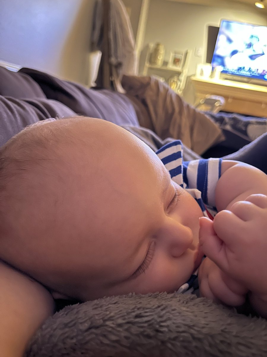 HuntTheJones's tweet image. This Ole Miss Offense is ELECTRIC.

My buddy didn’t make it to the half though. He’s had a good, long first day of College Football ever.

We’ll work our way up to the night games eventually. 

#DawgsWin #RebsWin