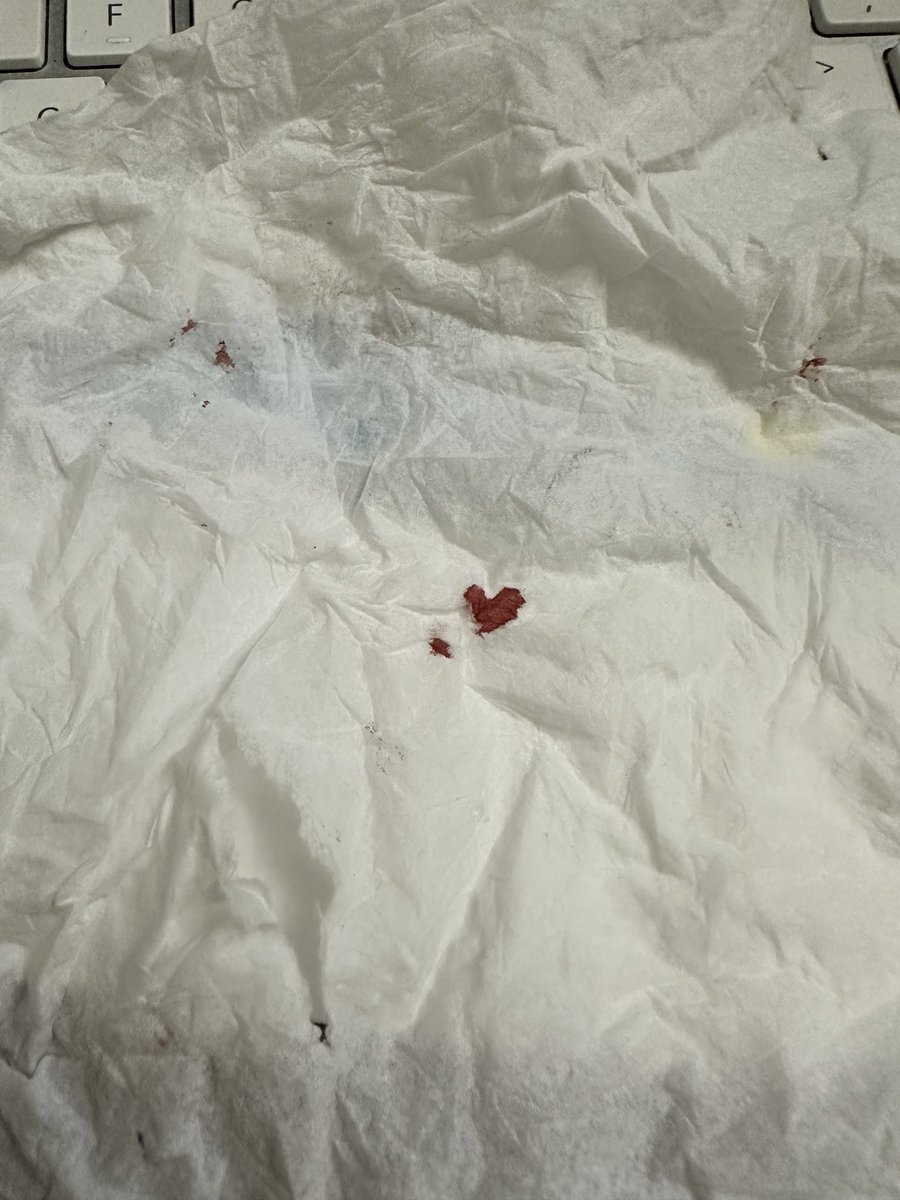 ReelRoula's tweet image. I stabbed myself twice with a protractor trying to change an AirTag battery. #techtrouble #Apple 
😂😂😂