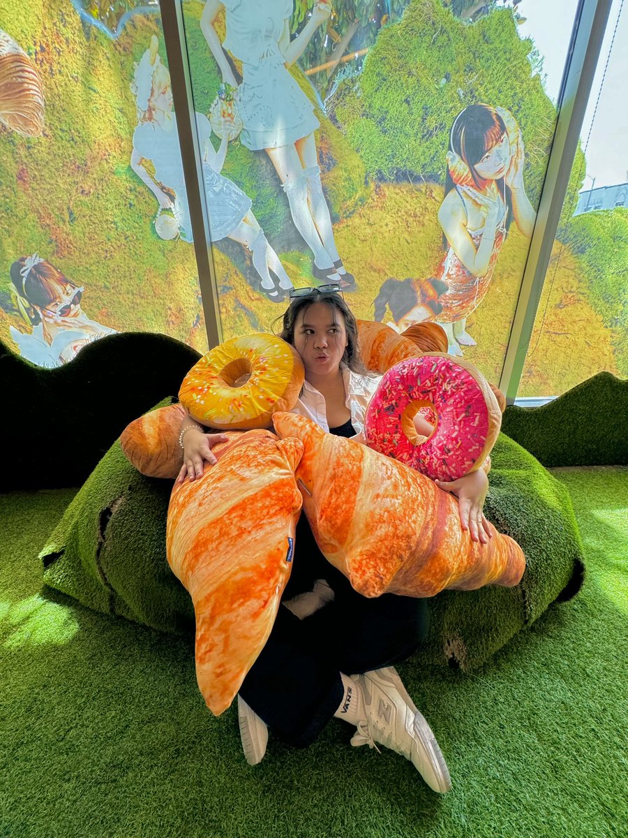 samanfa22's tweet photo. guess where i went… 

@hello82LA @hello82official 
#hello82 #hello82LA #82giveaway #LE_SERAFIM_POPUP https://t.co/bArs3C7Ltl