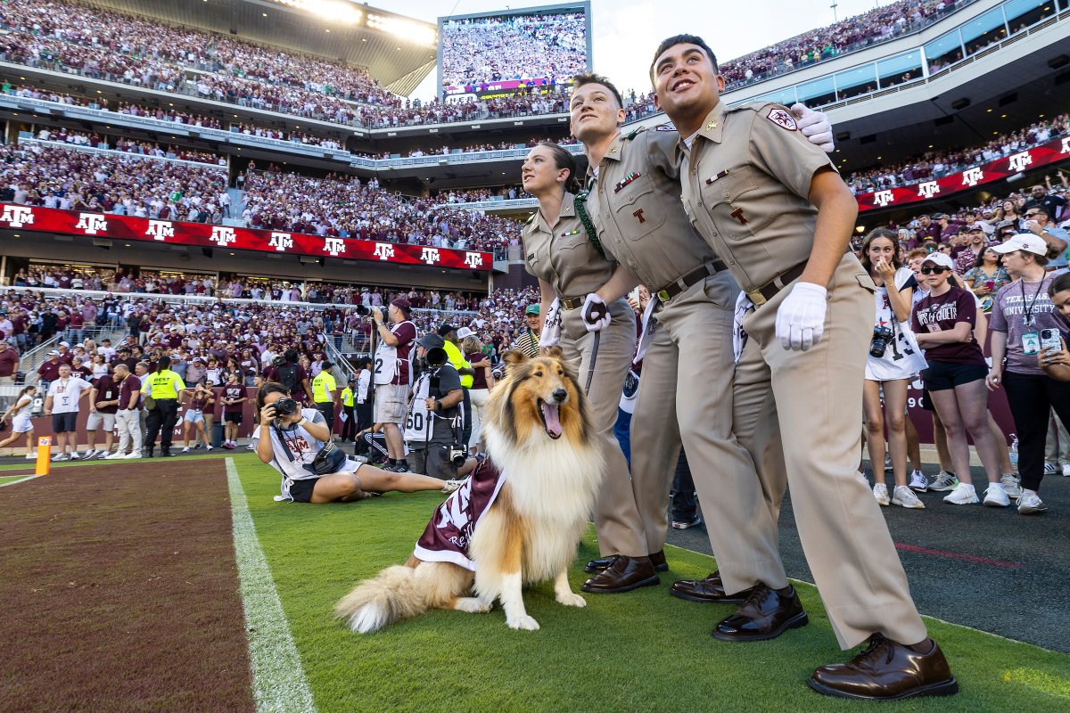 TAMU's tweet photo. There’s no place like home, no place like Kyle Field. https://t.co/DTVtNxBstf