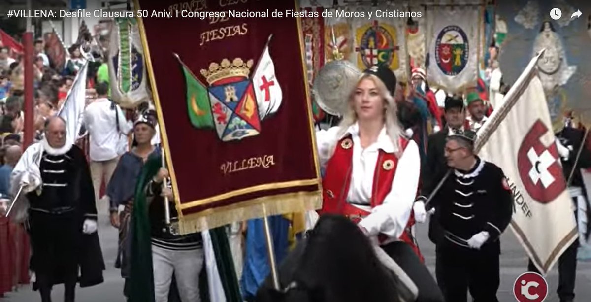¡¿Pero cómo que hoy no hay Troya?!  ¿Ni Guarida? ¿Ni Huerto de la Pona? ¿Es que ni Cábila? ¿Tamos tontos...? Eh... Ah... Bueno... Que lo de ahora ha sido lo del aniversario del Congreso. 

A ver... ambiente Festero había. Solo nos faltaba ir todos con el traje como Dios manda.