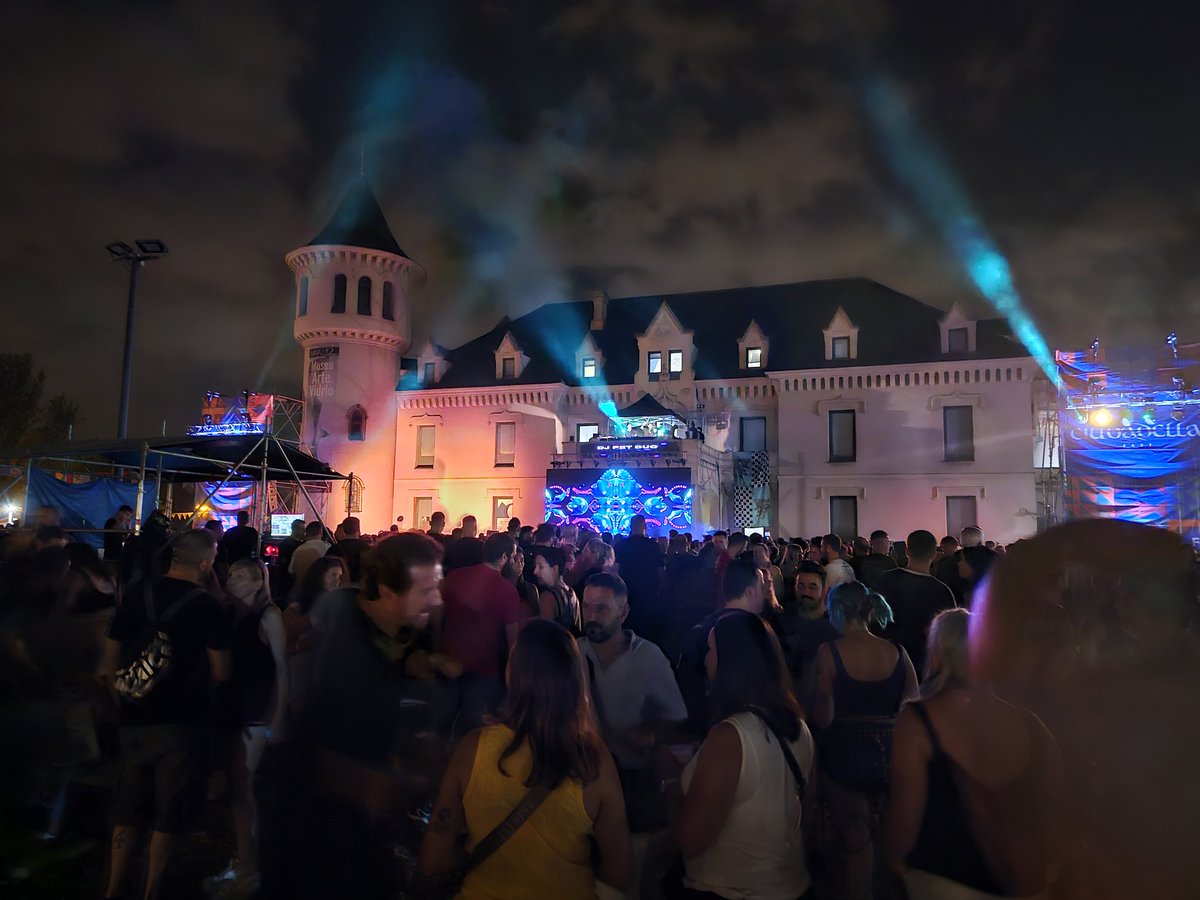 📒 Agenda domingo 1 #Alcorcón

* Asistiré a ver jugar al ajedrez a nuestros más jóvenes en el buero
* iré al ciudadella fest a disfrutar del remember
* al ensache para ver el espectáculo de la orquesta Panorama

Me encantaría pasarme por el tributo de Extremoduro...lo intentaré