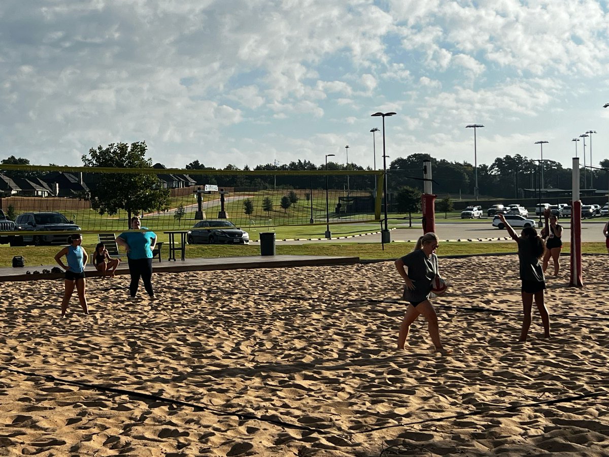 TexomaC's tweet photo. The volleyball team spent the morning at THF Park for a beach breakfast/ volleyball team builder. https://t.co/bi6eq9WWxP