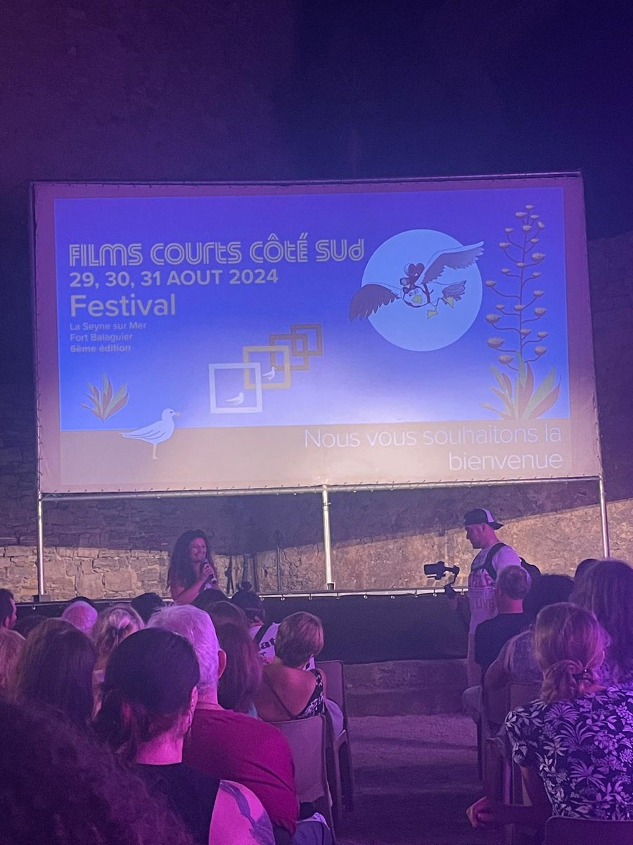 Ici_Le_Mistral's tweet image. Belle projection d' Ici le Mistral souffle fort ce 29 août au Festival Films Courts Côté Sud.
Merci au public, à l'équipe du film et aux organisateurs
@lagenceducourtmetrage
@CreativTeach 
@Sabeenjean