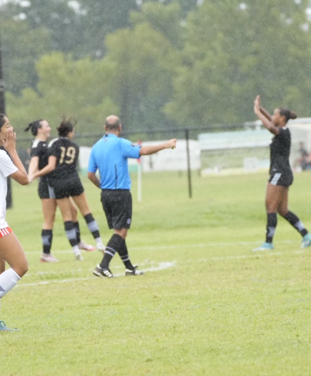gabbymccuistion's tweet image. Thank you Miss Laura for the awesome pictures of today Win vs LATDP!!! #AirAttack #GetUP
@ImYouthSoccer