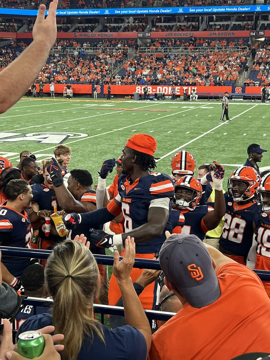 Syracuse Defense has a turnover perk. Any time the team makes a turnover, the entire defense takes shots of … Orange Juice. Here is <a href="/JamesHeardjr/">JH</a> with the first one of the season. 🍊