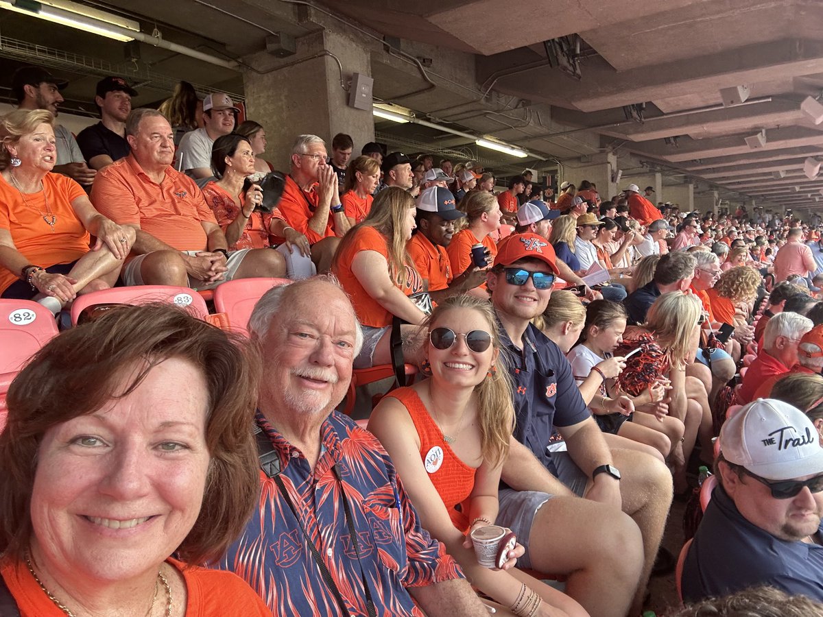 carolwaltonpool's tweet photo. #WarEagle 🧡💙 https://t.co/WBRbNZa1fM