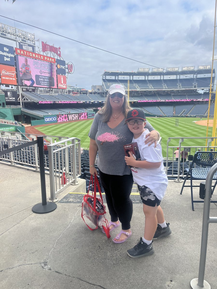 Cheering on the <a href="/Nationals/">Washington Nationals</a> with my favorite 8 year old. ⚾️🌸  #bloomday #natitude