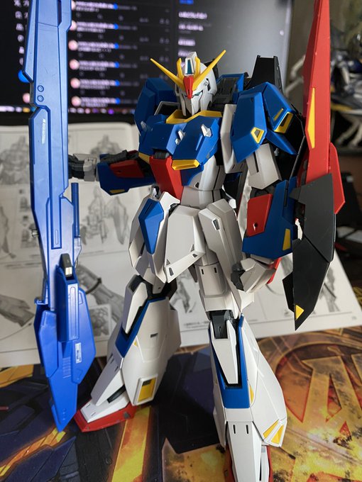 MGゼータver.ka 素組み(顔のみバランス修正)出来ました٩( 'ω' )و
シュッとして肉眼で伝わる最新ゼータの存在感が凄い良いですね!2.0で出来なかった肩可動、腰可動、前屈可動も直立も出来る!ウェイブライダーもかなり簡単になりました。 