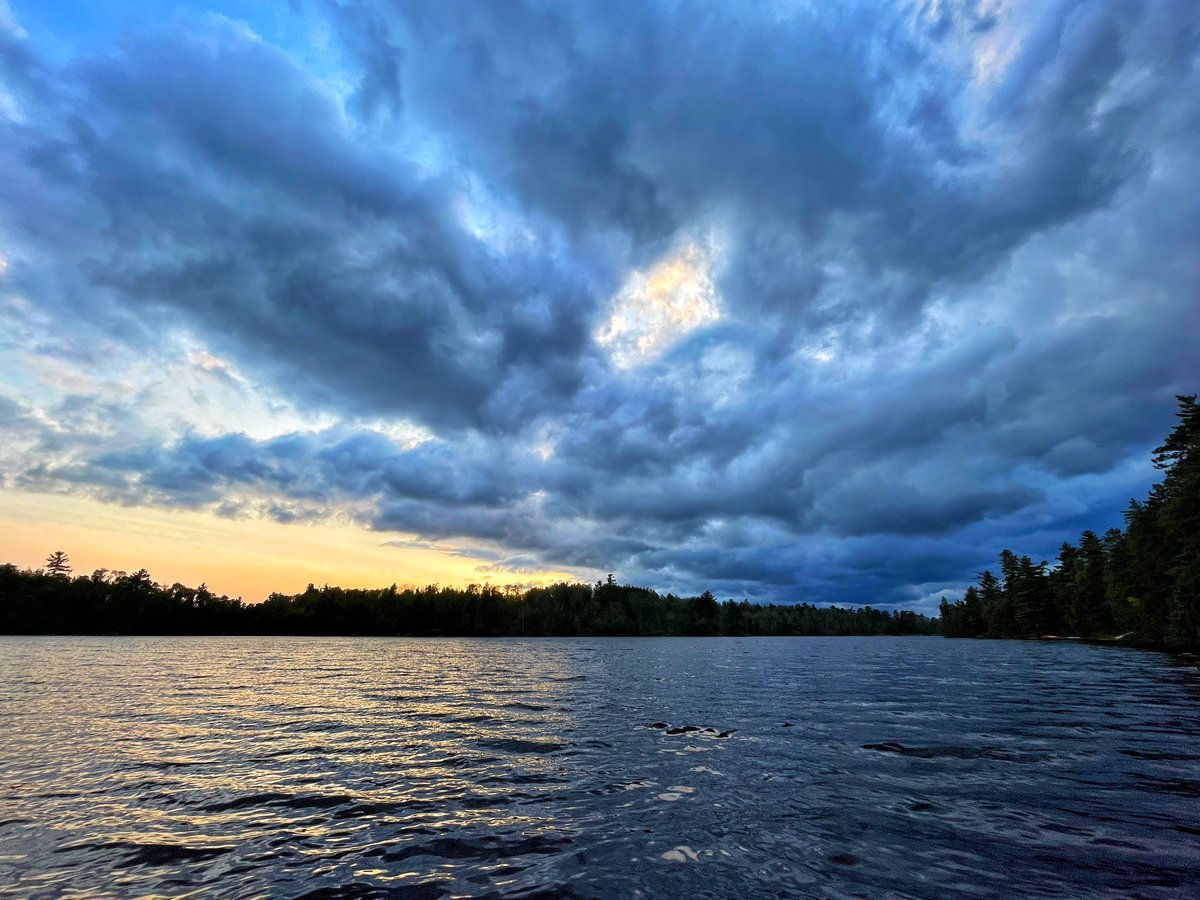 ScottMeier1's tweet photo. Kind of a dud for a sunset tonight. Storm clouds earlier, then teased when they broke up and the sun peaked out, then clouds again. 👎 https://t.co/wXMavDoIH5