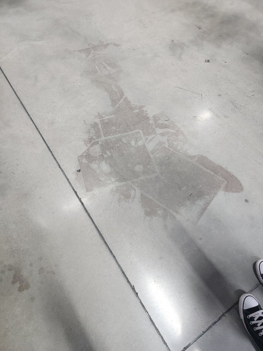 usuallyboring's tweet photo. Last time I went to BJ's, I dropped a box of Joyba and they leaked all over the floor. I was so embarrassed when I went back today, a month later, to see it permanently left a stain. https://t.co/u5hrxzNt3t