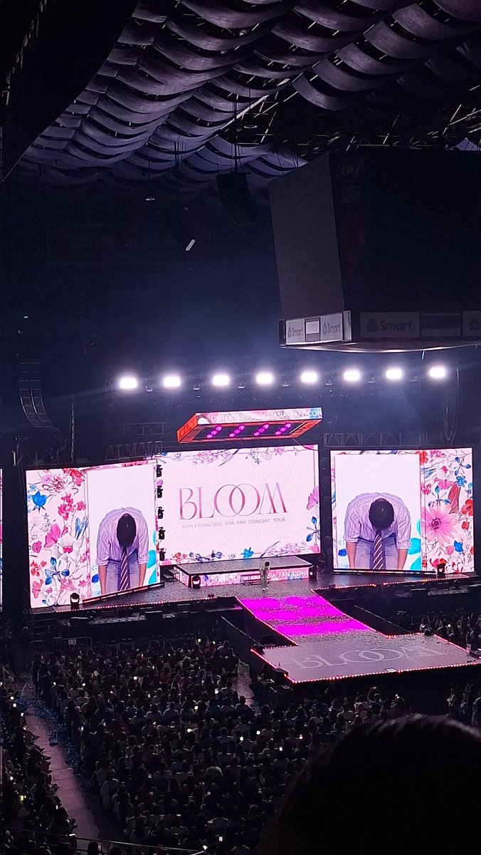 gloriousksoo's tweet photo. Kyungsoo, Thank you for being such an inspiration. I've been a fan for a long time &amp; your talent and hard work mean so much to me. Watching you grow as an artist has been a wonderful journey, and I can't wait to see what the future holds for you. 💓
#BloomInManilaD1
#DOHKYUNGSOO https://t.co/K2f1OZkyQs