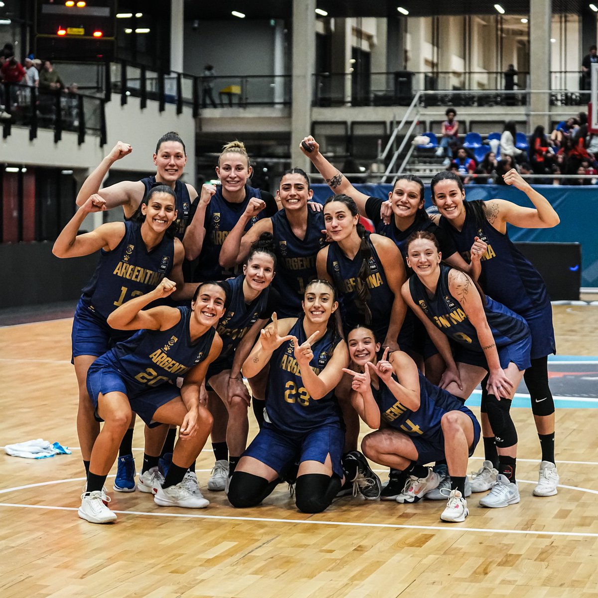 🇦🇷 La Selección Femenina venció a Brasil en el debut del Sudamericano.

🏀 La Mayor abrió el certamen con una histórica victoria por 75 a 48.

🔜 El próximo partido será el lunes 2/9 a las 21hs ante Uruguay.

📷 <a href="/cabboficial/">Argentina Básquet</a>