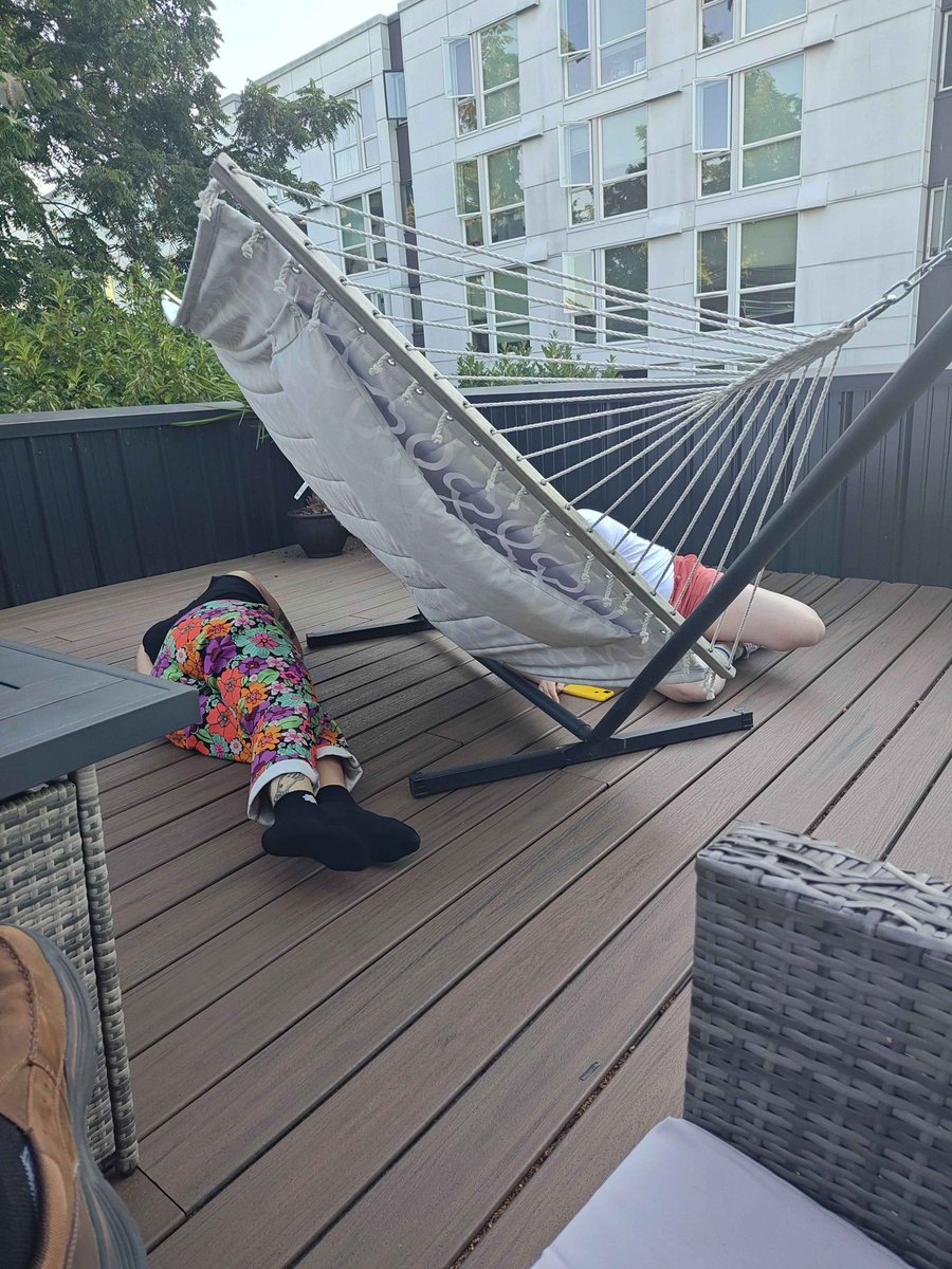 naudlus's tweet photo. hammock was unexpectedly difficult @meowtapes https://t.co/mkUYFzlw2z